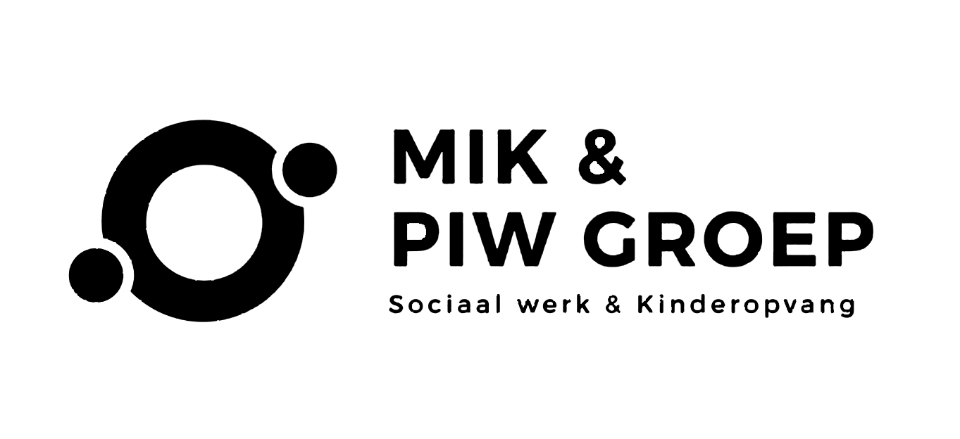 MIK & PIW Gruppens logotyp med cirkulär ikon och sloganen 'Socialt arbete & Barnomsorg'.